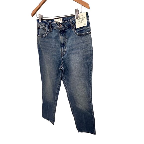 Abercrombie & Fitch Ultra High Rise 90s Slim Straight Jean NWT SIZE 31/12S - Picture 7 of 12